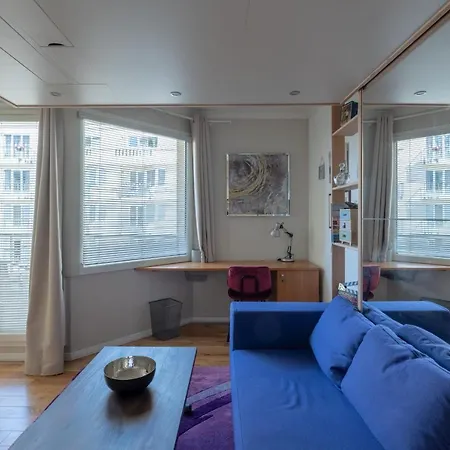 Beautiful Studio With Balcony By Guestready * Issy-les-Moulineaux
